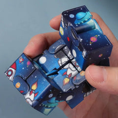 Astronaut Flip Infinity Cube